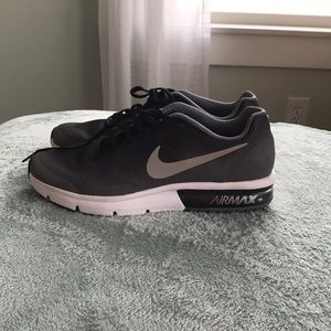 Barely worn 6.5y  8 women's Nike air max shoe
